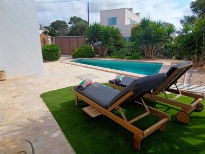 Ferien 2027: 2 Etagenchalet mit Pool, Terrassen, AC in ruhiger Lage von Cala LLombards -- CH 10 FZ