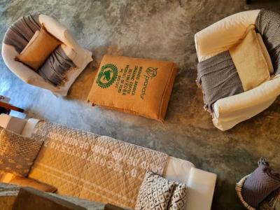 VACACIONES: Moderna casa de pueblo con patio y terraza en Es LLombards - DH 12 FZ