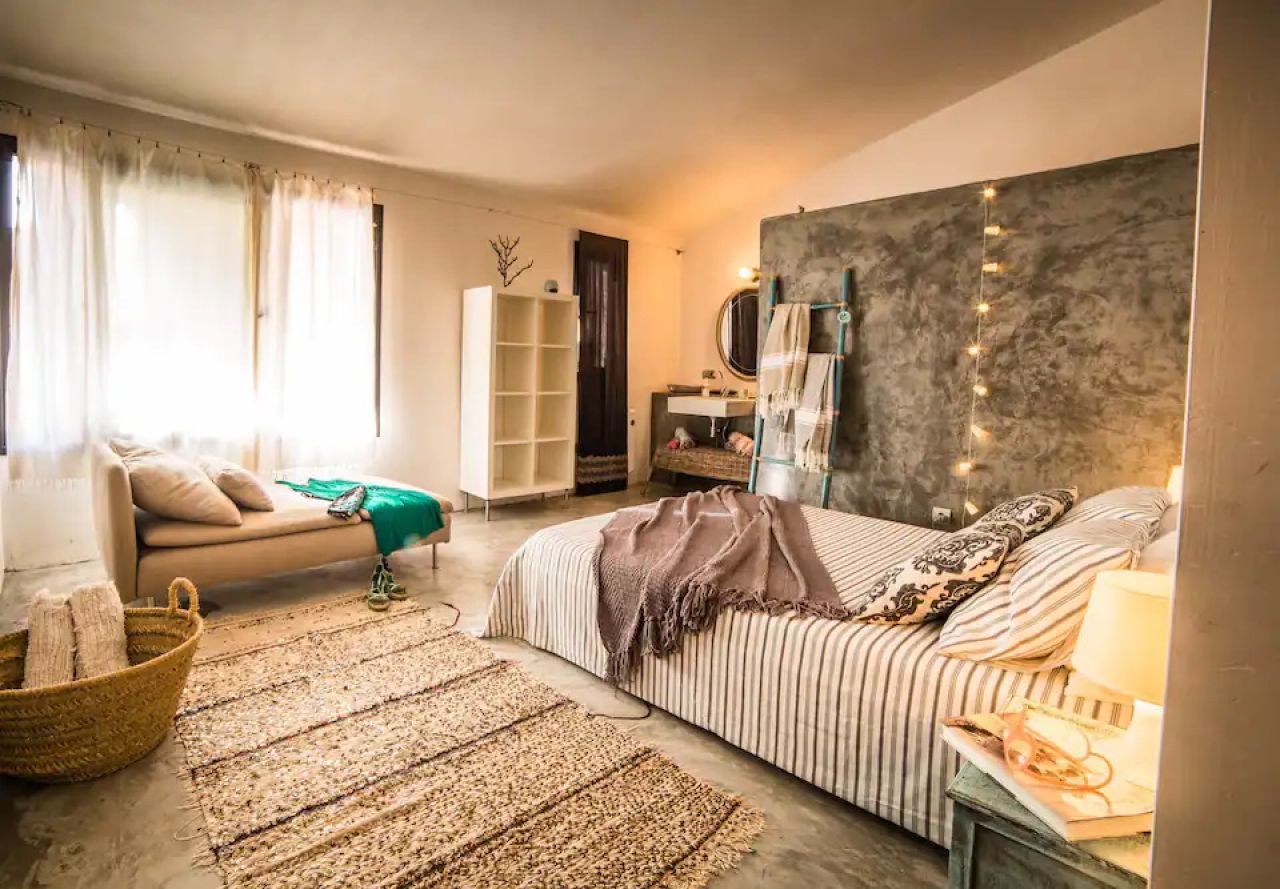 VACACIONES: Moderna casa de pueblo con patio y terraza en Es LLombards - DH 12 FZ