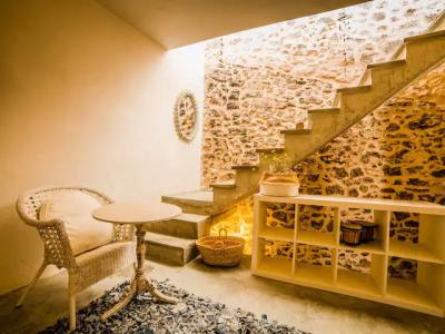 VACACIONES: Moderna casa de pueblo con patio y terraza en Es LLombards - DH 12 FZ