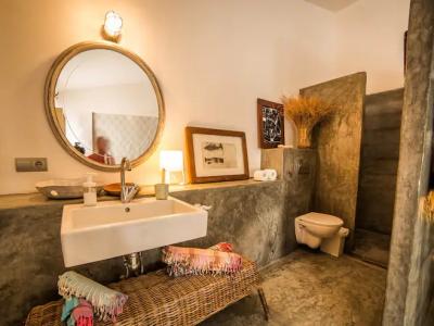 VACACIONES: Moderna casa de pueblo con patio y terraza en Es LLombards - DH 12 FZ