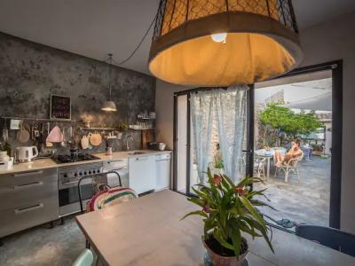 VACACIONES: Moderna casa de pueblo con patio y terraza en Es LLombards - DH 12 FZ