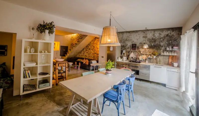 VACACIONES: Moderna casa de pueblo con patio y terraza en Es LLombards - DH 12 FZ