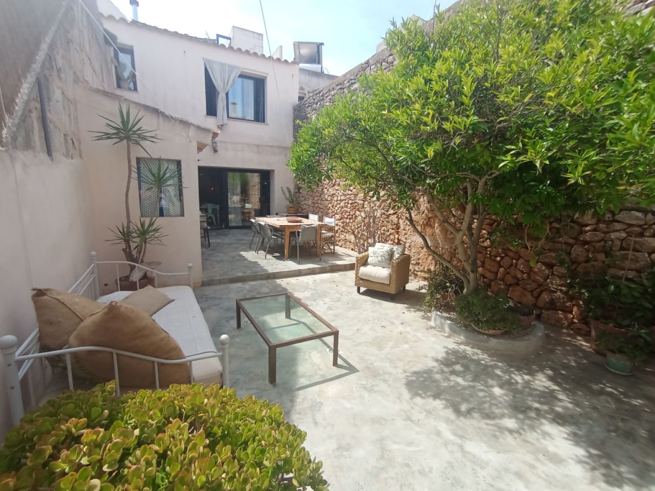 Holiday rental of a beautiful village house with courtyard and terrace in Es LLombards --- DH 12 FZ