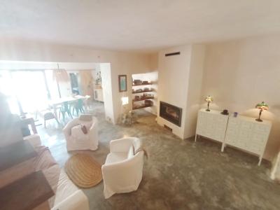 Ferienvermietung eines schönen Dorhauses mit Innenhof und Terrasse in Es LLombards --- DH 12 FZ