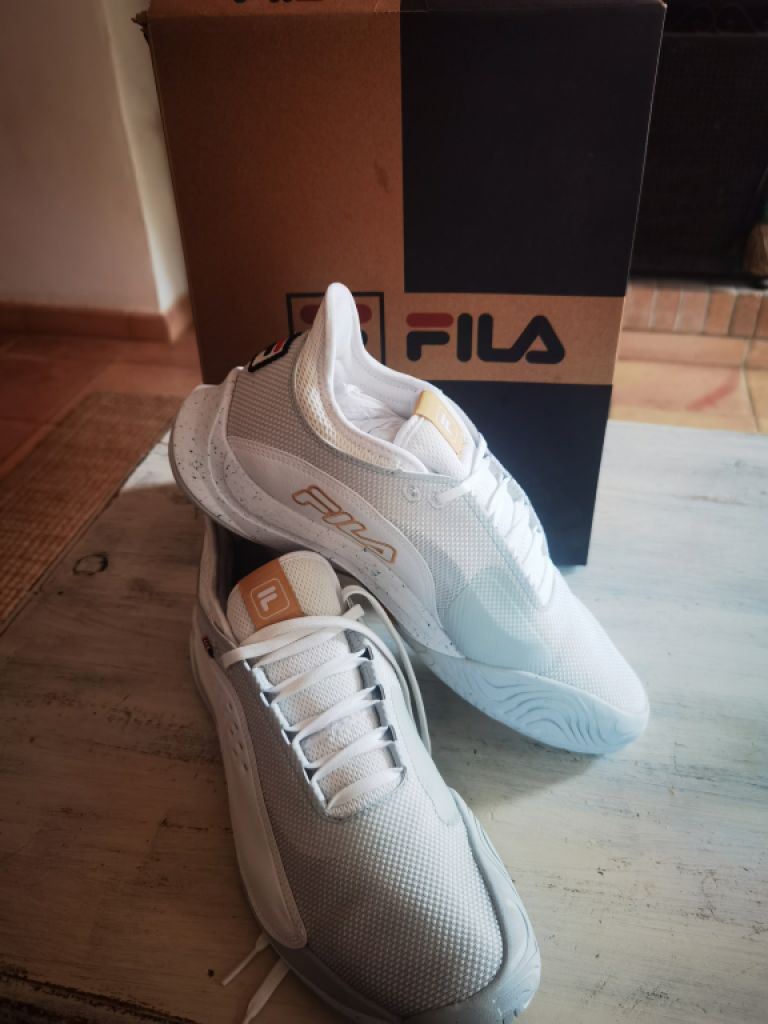 Fila zapatilla deportiva nueva en su embalaje original