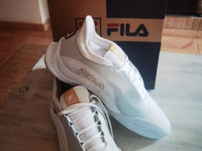Fila zapatilla deportiva nueva en su embalaje original