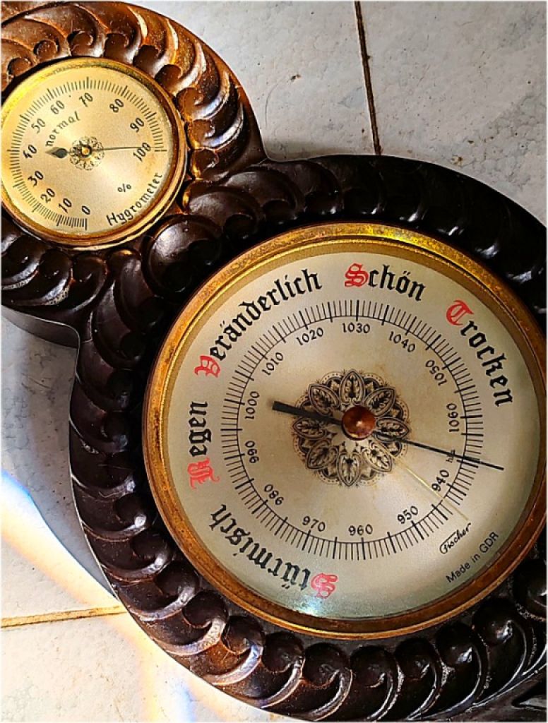 Estación meteorológica Fischer compuesta por termómetro, higrómetro y barómetro