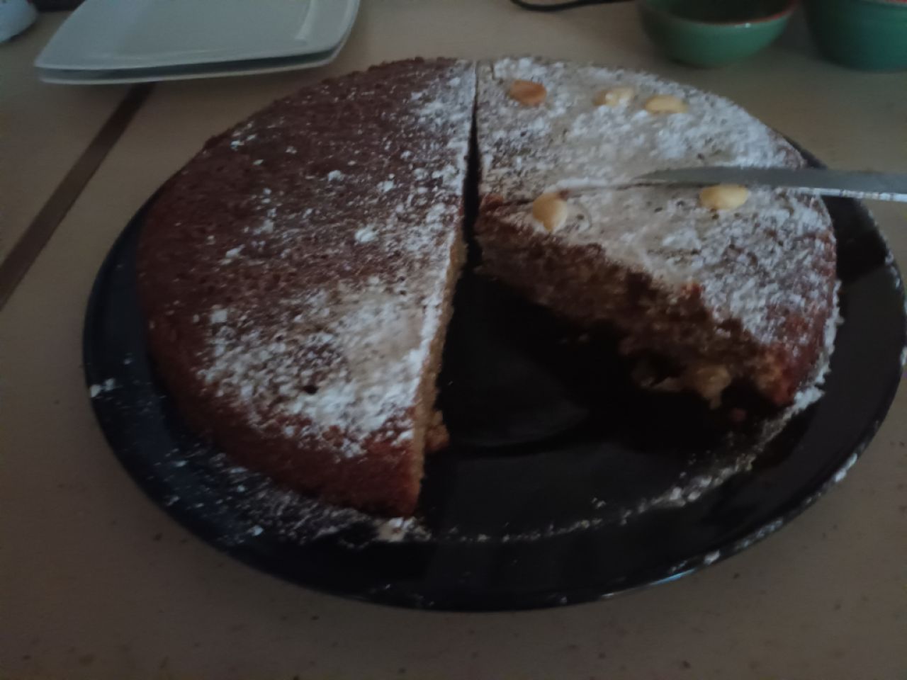 Frischer Mandelkuchen auf Bestellung!!!