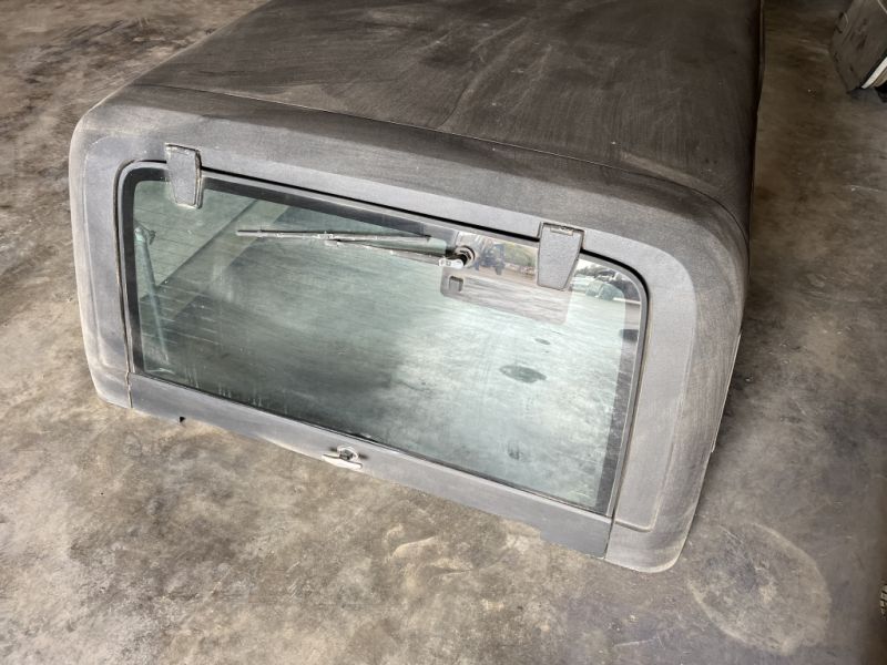 Für einen Jeep Wrangler YJ, Hardtop und Stahltüren (Re +Li)