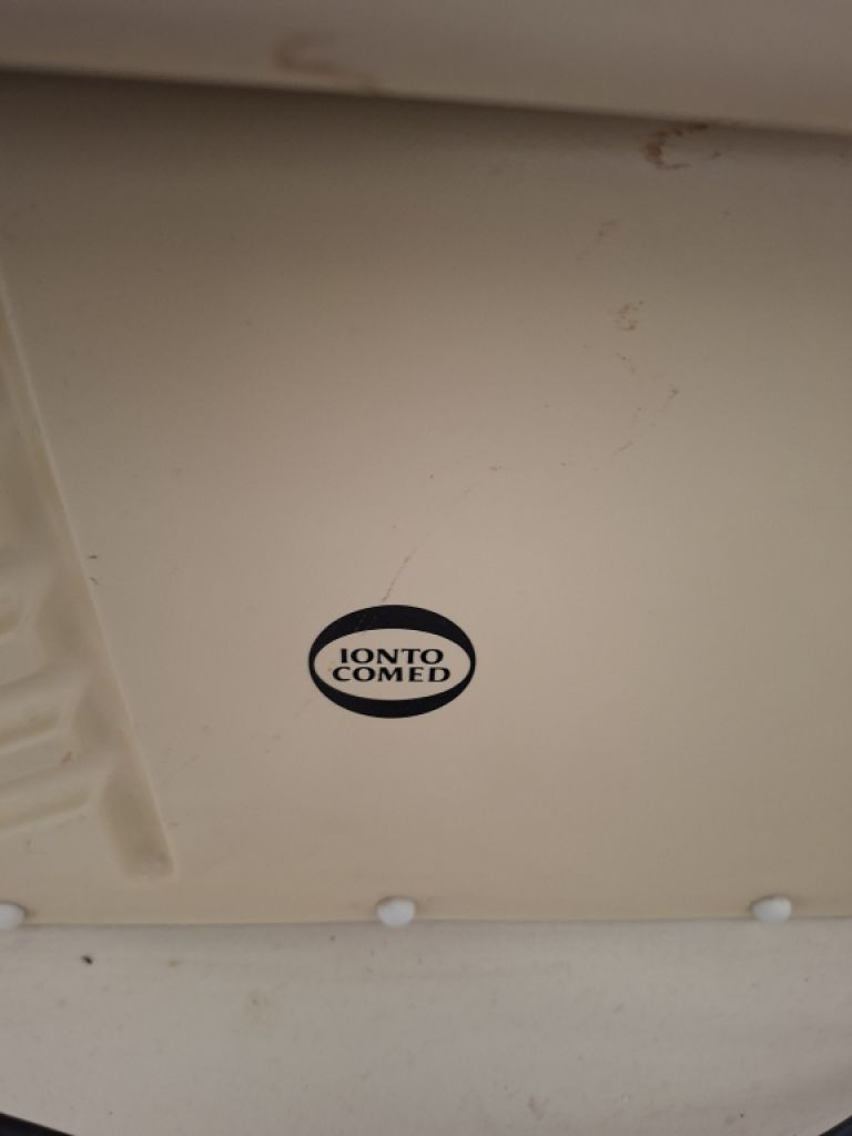 Foot care chair / Cosmetic chair