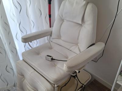 Foot care chair / Cosmetic chair