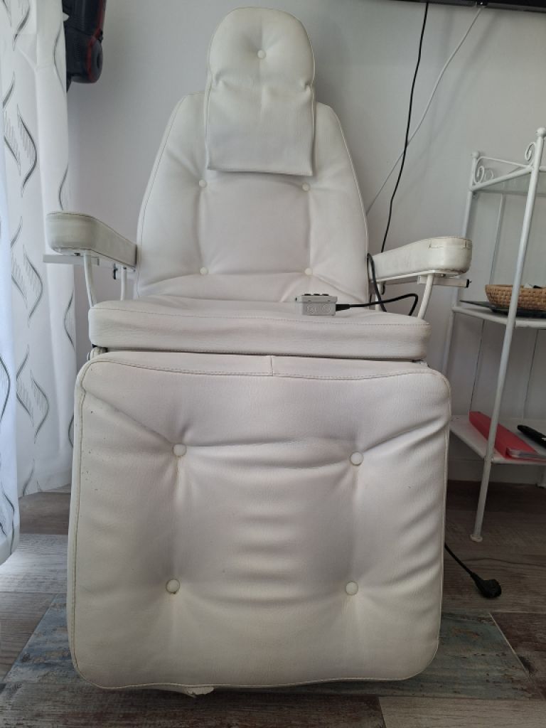 Foot care chair / Cosmetic chair