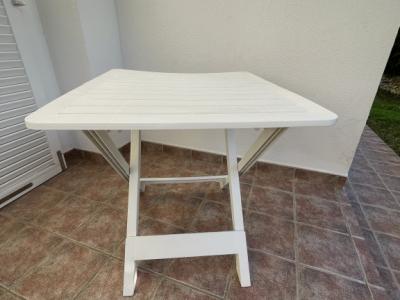 Rectangular plastic garden table white