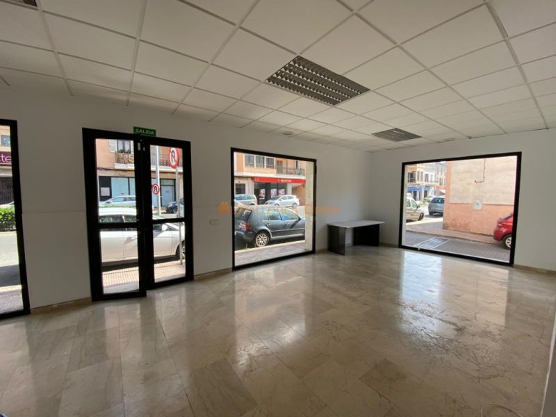 Local comercial en esquina – Avenida del Torrent, Manacor