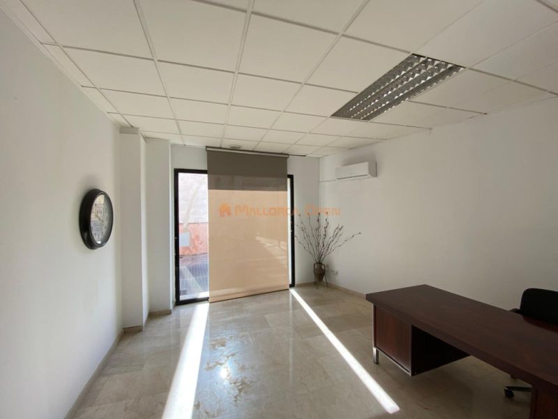 Local comercial en esquina – Avenida del Torrent, Manacor