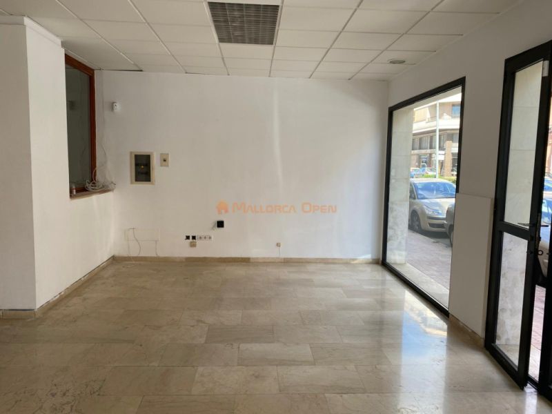 Local comercial en esquina – Avenida del Torrent, Manacor