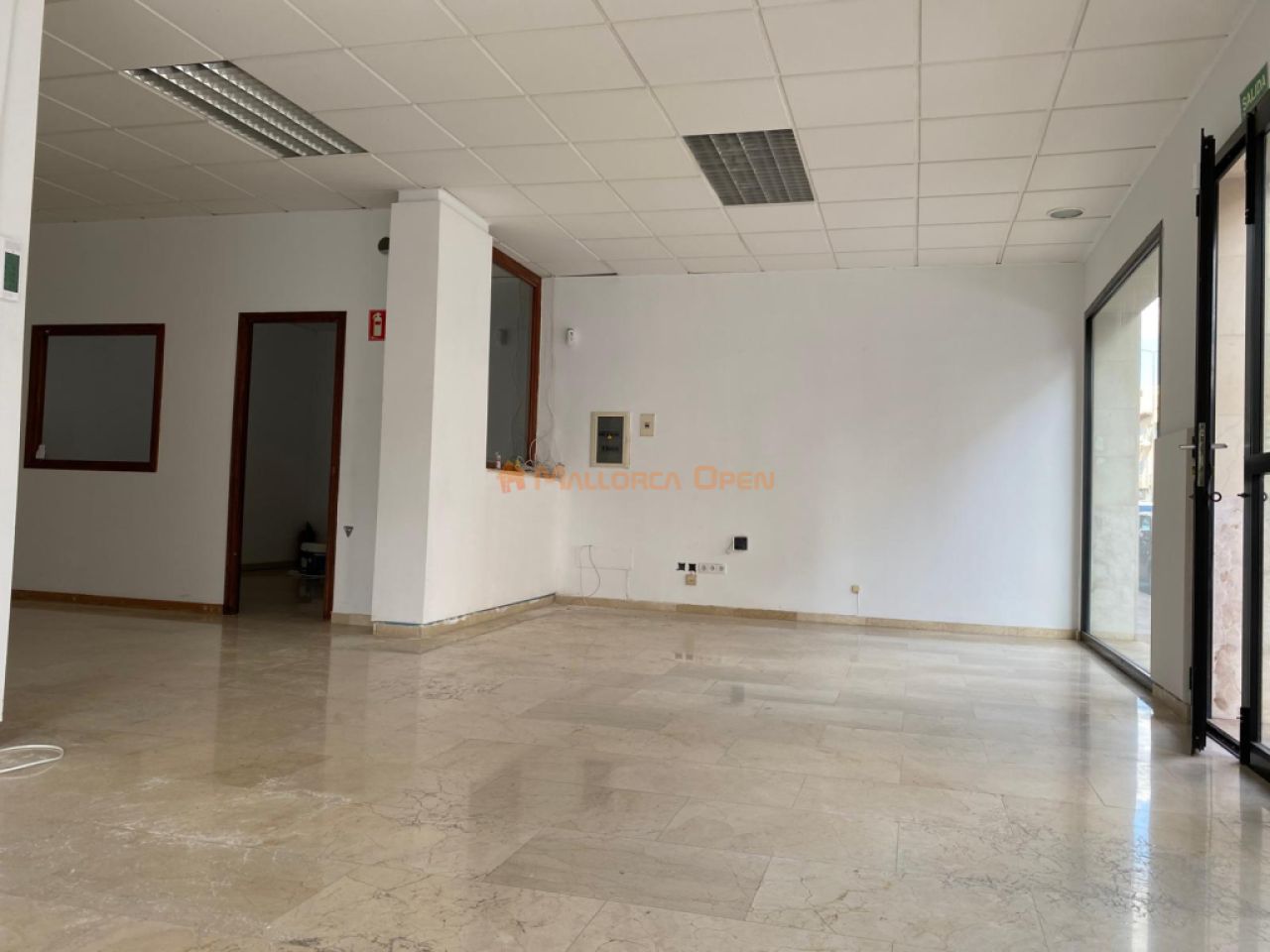 Local comercial en esquina – Avenida del Torrent, Manacor