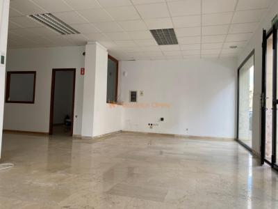Local comercial en esquina – Avenida del Torrent, Manacor