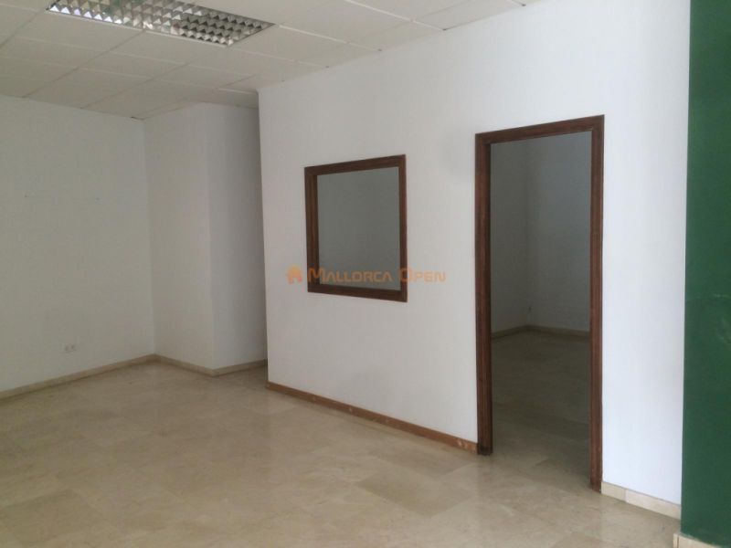 Local comercial en esquina – Avenida del Torrent, Manacor