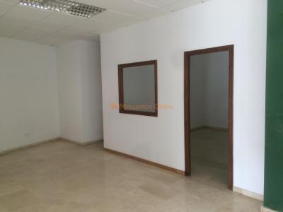 Local comercial en esquina – Avenida del Torrent, Manacor