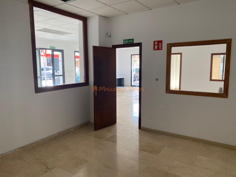 Local comercial en esquina – Avenida del Torrent, Manacor