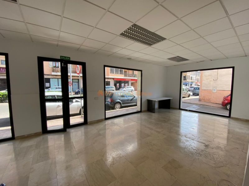 Local comercial en esquina – Avenida del Torrent, Manacor