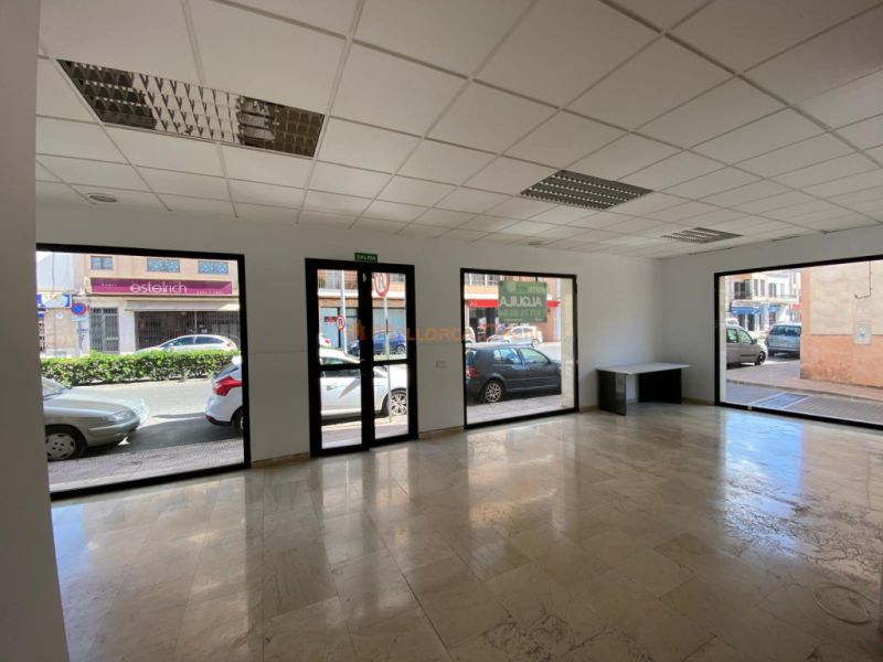 Local comercial en esquina – Avenida del Torrent, Manacor