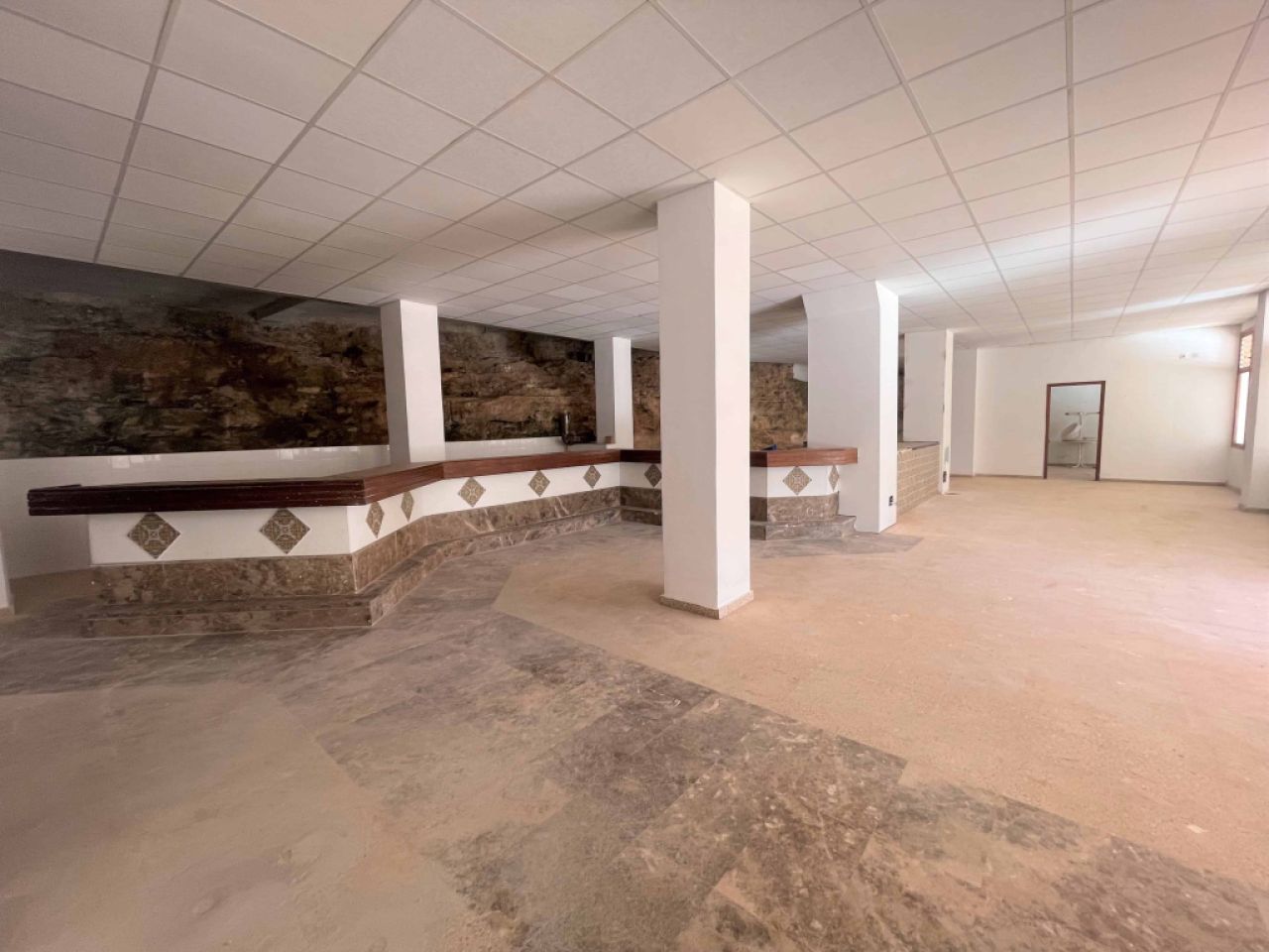 Local en venta en paseo d'es Port.