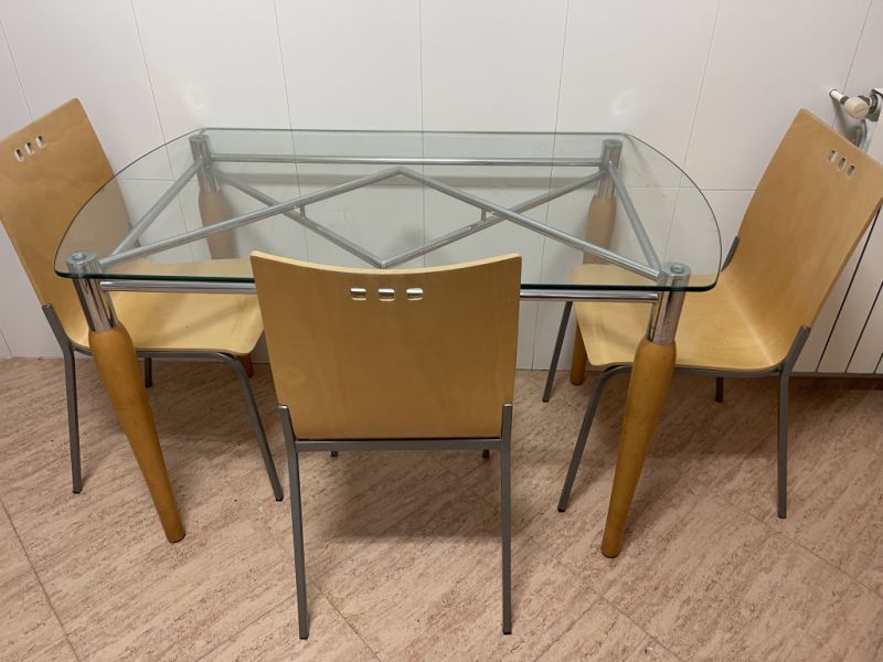 Mesa de comedor de cristal con 3 sillas