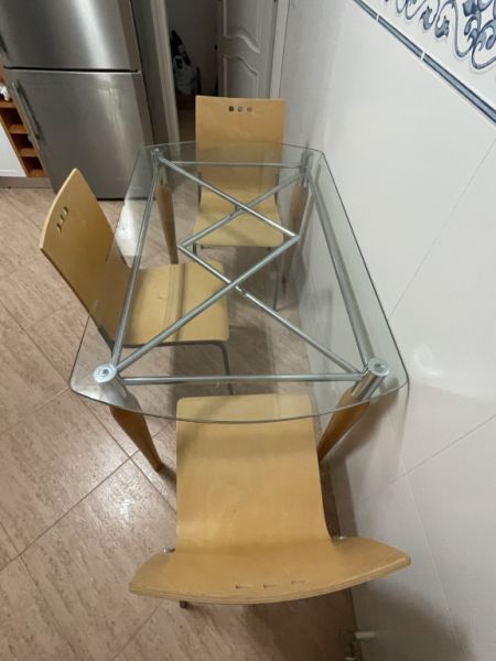 Mesa de comedor de cristal con 3 sillas