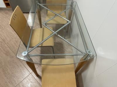 Mesa de comedor de cristal con 3 sillas