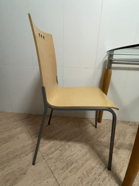 Mesa de comedor de cristal con 3 sillas