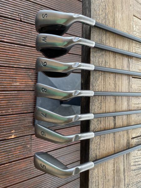 Golf Mallorca: Eisensatz PING G25 5 - 9, PW, SW Graphitschaft