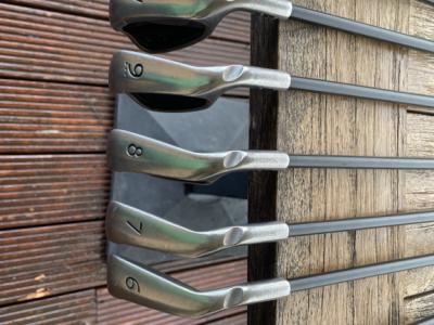 Golf Mallorca: Eisensatz PING G25 5 - 9, PW, SW Graphitschaft