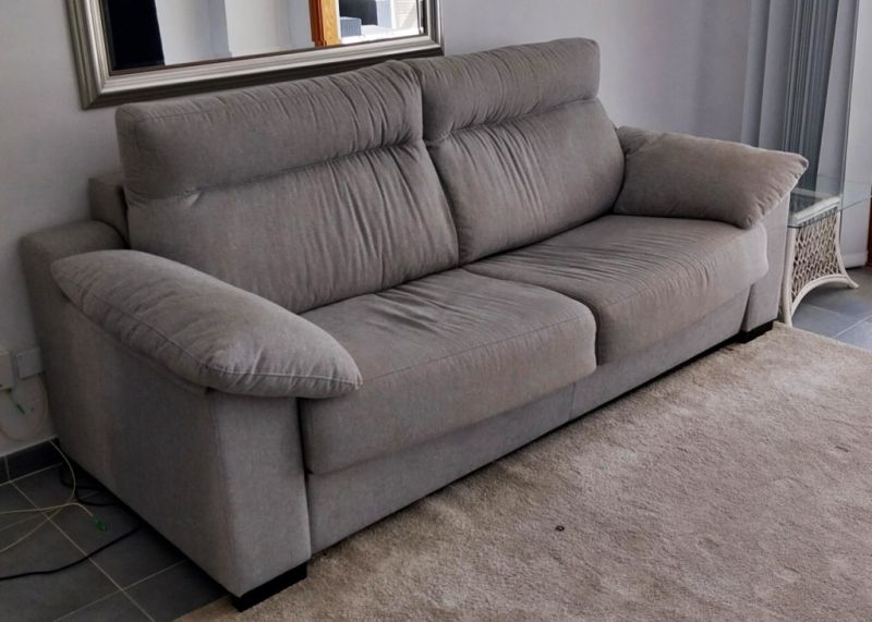 Graues Schlafsofa