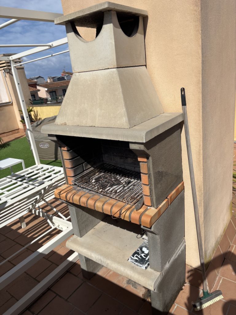 Grill Ofen Kamin outdoor aus Stein zu verschenken