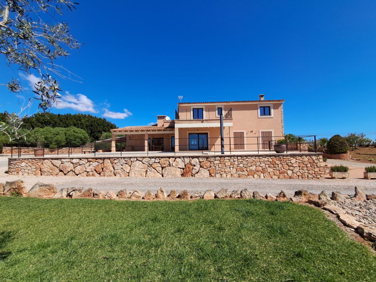 Gran finca con 4 - 5 dormitorios, estudio independiente, calefacción, piscina cerca de Calonge - Cala Dor - F 10