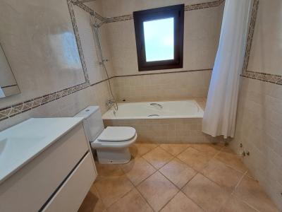 Gran finca con 4 - 5 dormitorios, estudio independiente, calefacción, piscina cerca de Calonge - Cala Dor - F 10