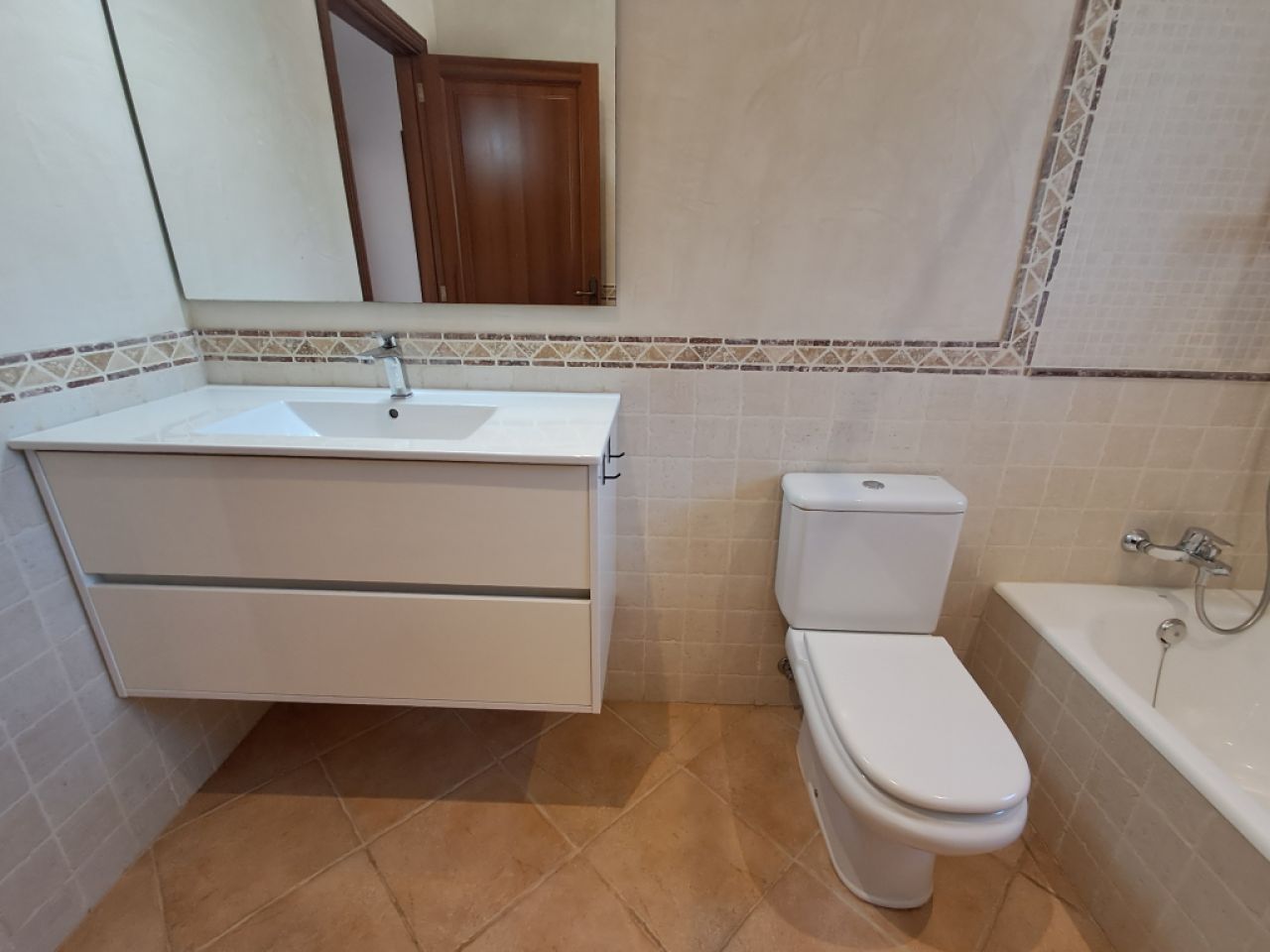 Gran finca con 4 - 5 dormitorios, estudio independiente, calefacción, piscina cerca de Calonge - Cala Dor - F 10