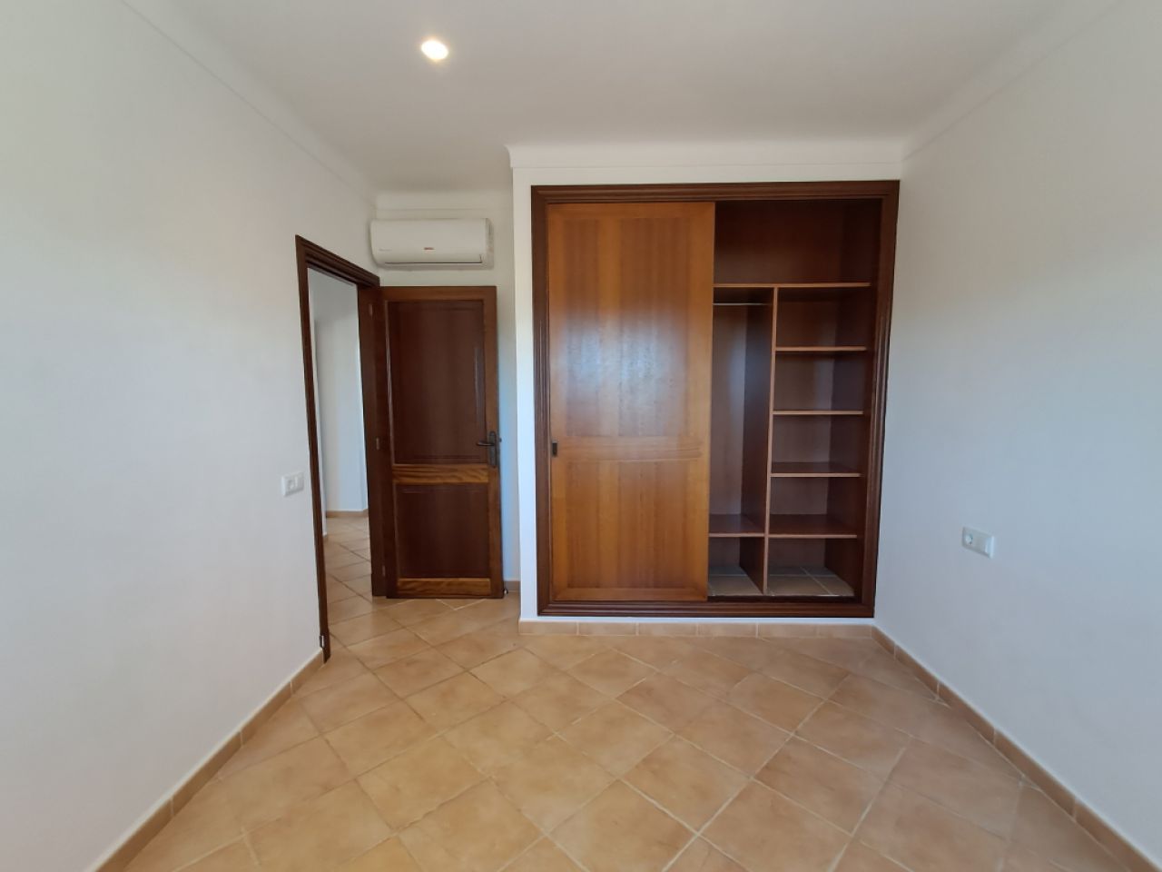 Gran finca con 4 - 5 dormitorios, estudio independiente, calefacción, piscina cerca de Calonge - Cala Dor - F 10