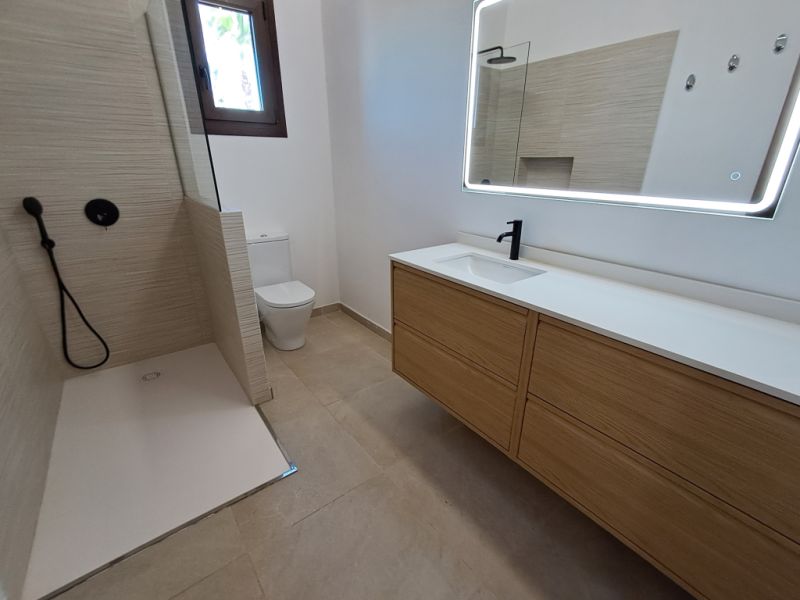 Gran finca con 4 - 5 dormitorios, estudio independiente, calefacción, piscina cerca de Calonge - Cala Dor - F 10