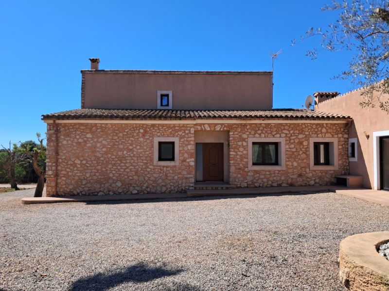 Gran finca con 4 - 5 dormitorios, estudio independiente, calefacción, piscina cerca de Calonge - Cala Dor - F 10