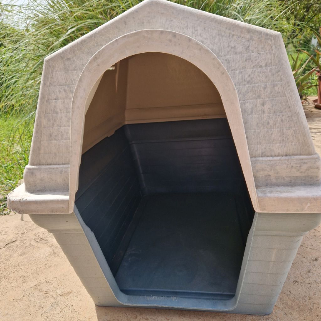 Große Hundehütte, sehr stabil