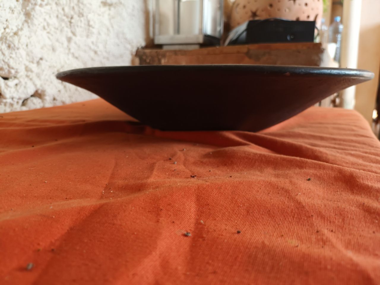 Grosse Obstkeramikschale mit Glassteinen