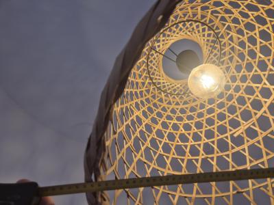 Gran lámpara de techo de ratán con bombilla