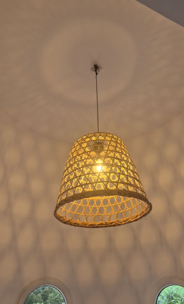 Gran lámpara de techo de ratán con bombilla