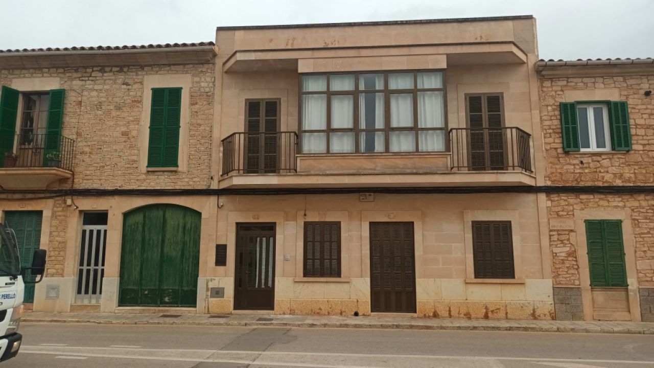 Grosse und teilmöblierte Wohnung mit überdachter Terrasse in Santanyi --- AP 64