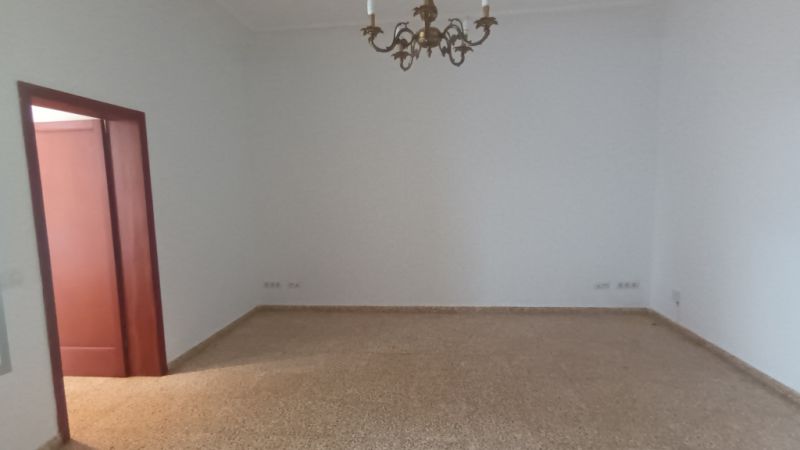 Grosse und teilmöblierte Wohnung mit überdachter Terrasse in Santanyi --- AP 64