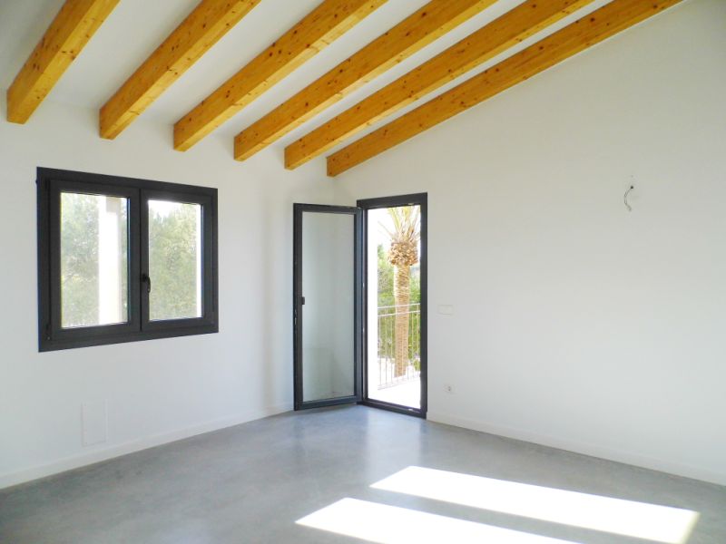 Finca grande y sin amueblar con 2 unidades de septiembre y piscina cerca de Felanitx-Campos --- F 46